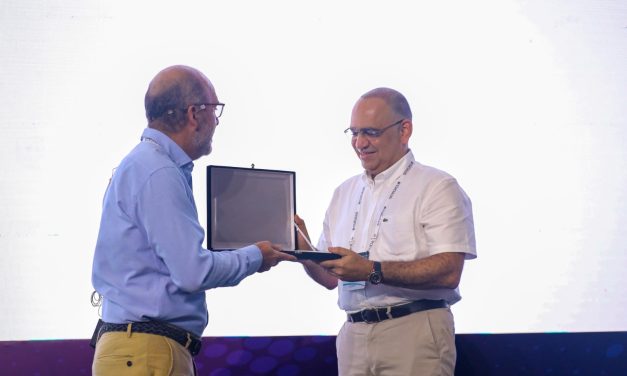 Congreso de ANDESCO homenajea a Santa Marta en sus 500 años: Alcalde Pinedo recibe distinción en nombre de los samarios