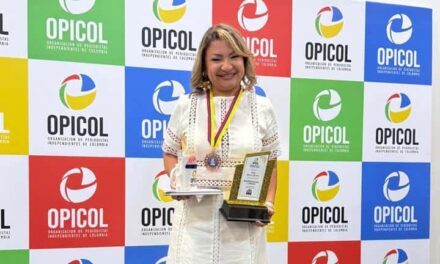 Rectora Ludys Rhenals reconocida como hija ilustre por los periodistas independientes de OPICOL