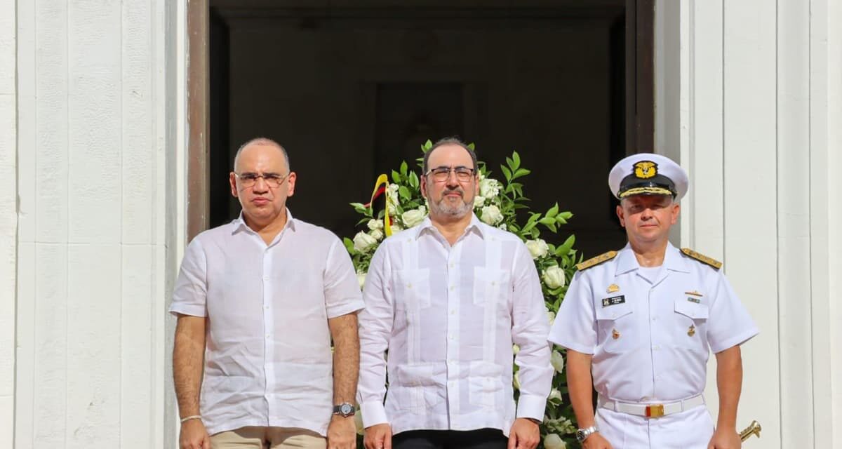 Presidente CAF y alcalde Pinedo conmemoran natalicio de Simón Bolívar y el Día de la Armada
