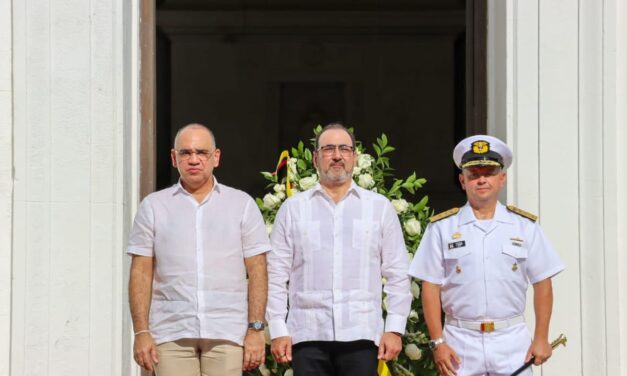 Presidente CAF y alcalde Pinedo conmemoran natalicio de Simón Bolívar y el Día de la Armada