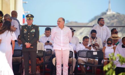 Alcalde Carlos Pinedo lideró con éxito el desfile del 20 de Julio que puso a Santa Marta en el foco nacional