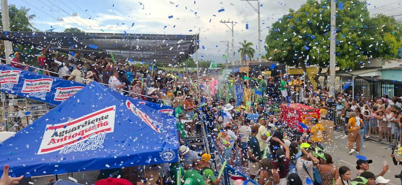 El Palco de Aguardiente Antioqueño y las Reinas de Colombia y Carnaval de Barranquilla