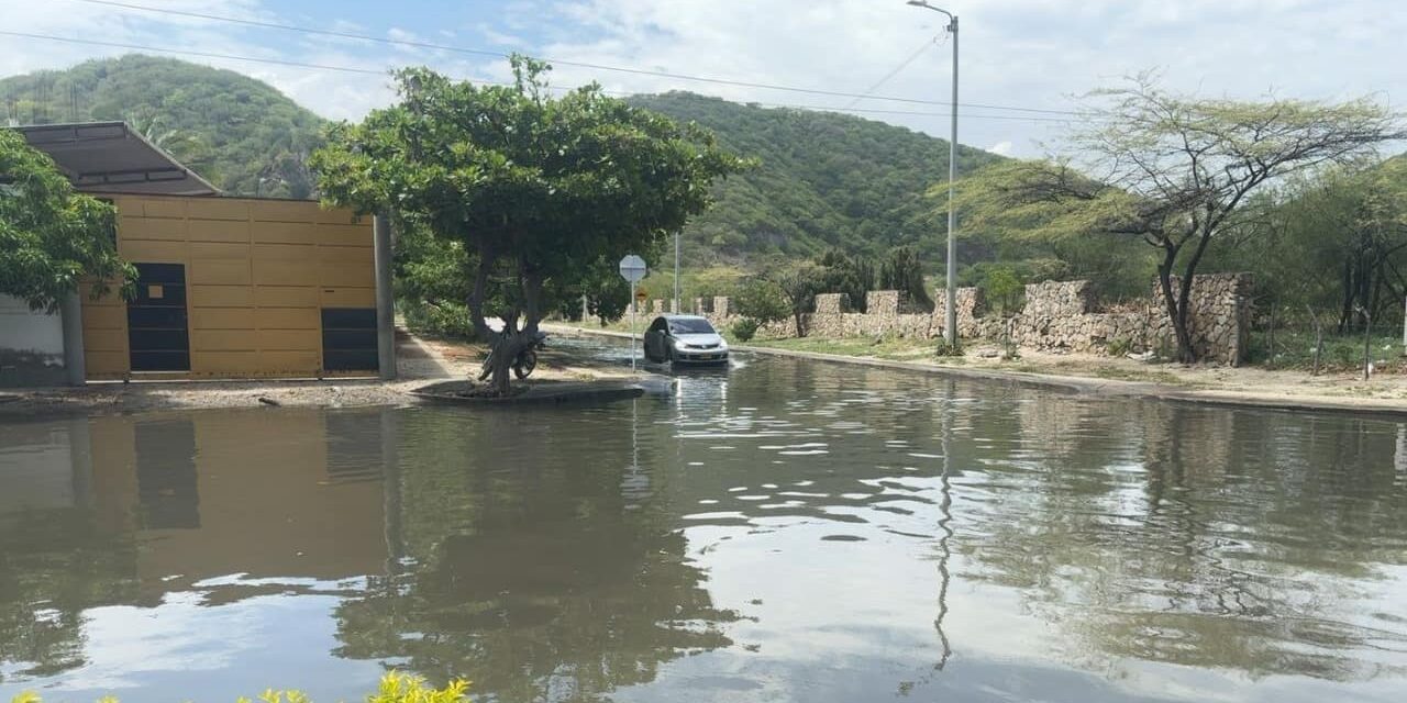 Desde CORPAMAG se inspecciona vertimiento de aguas residuales domesticas en Playa Salguero El Rodadero