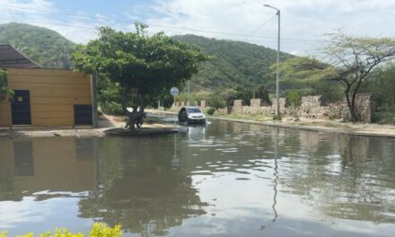 Desde CORPAMAG se inspecciona vertimiento de aguas residuales domesticas en Playa Salguero El Rodadero