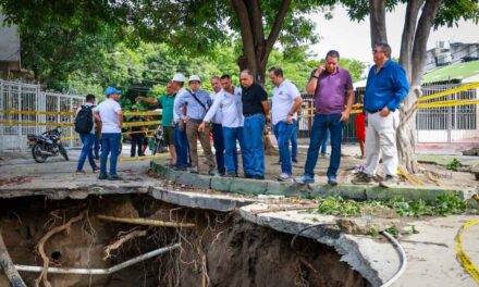 Recurrente hundimiento del pavimento en Villas de Alejandría, lleva al alcalde Pinedo anunciar declarar emergencia para que haya solución definitiva