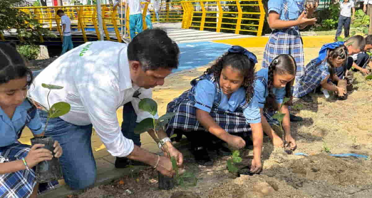 CORPAMAG vuelve a la siembra, mil arboles de uvita ya están plantados en el Parque Lineal Ambiental del río Manzanares