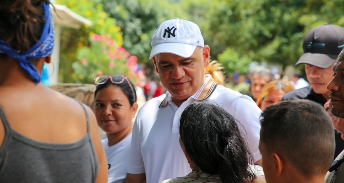 Alcalde Pinedo alerta sobre posibles aguaceros este fin de semana, hace un llamado a la prevención