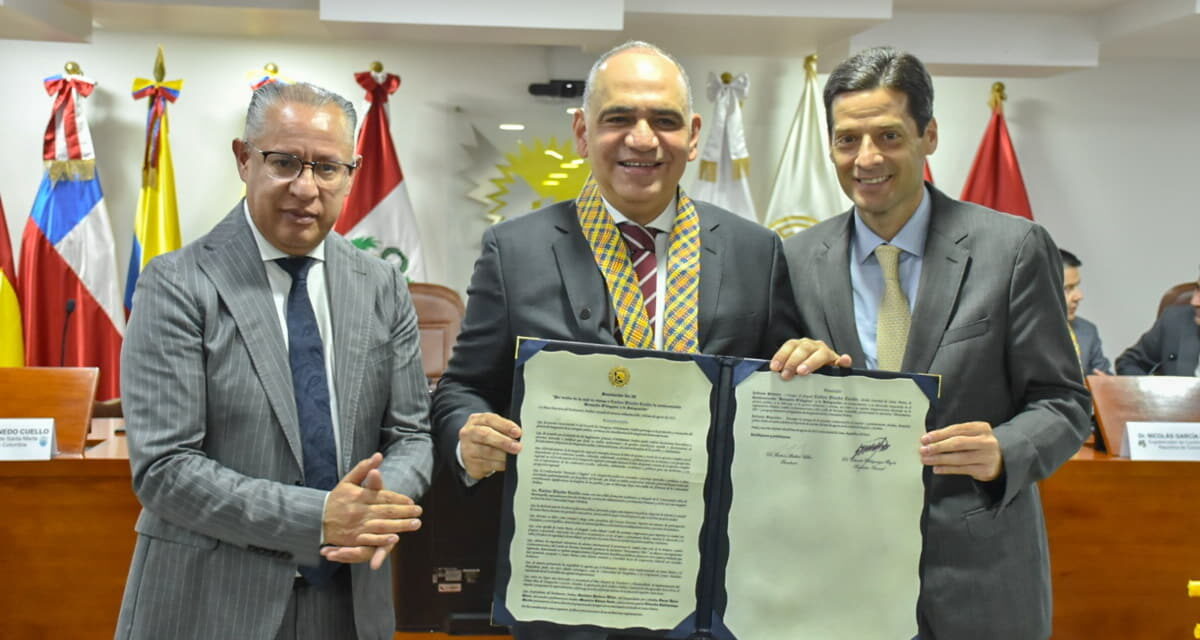 Por su liderazgo, espíritu integrador y servicio público Parlamento Andino entre la ‘Bernardo O’Higgins al Alcalde Carlos Pinedo