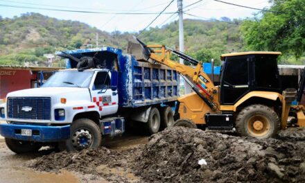 Ya van 3 mil toneladas de lodo removidas y contando… Se han  distribuido 1.140 metros cúbicos de agua potable a la gente