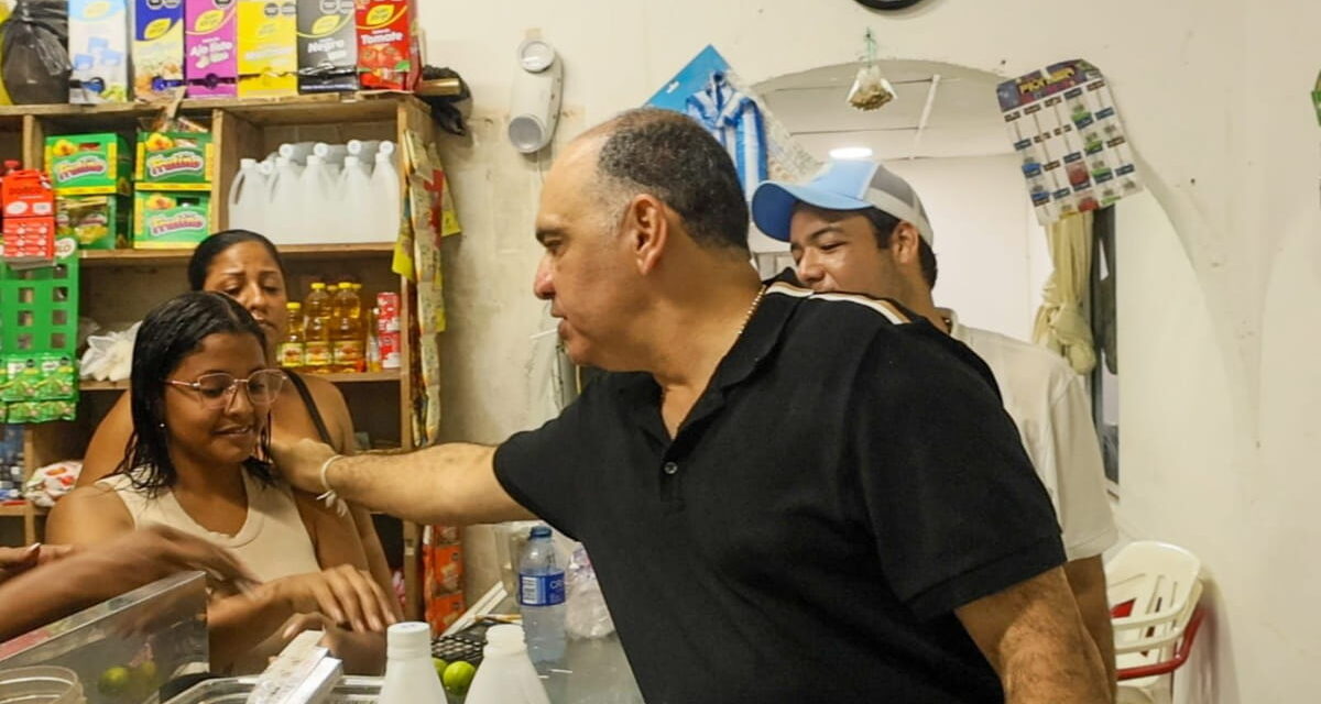 Gobierno  de Carlos Pinedo no baja la guardia entrega de ayudas para  afectados por lluvias continúa