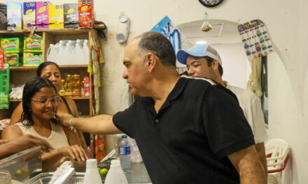 Gobierno  de Carlos Pinedo no baja la guardia entrega de ayudas para  afectados por lluvias continúa