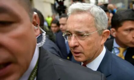 Y  condenaron a Álvaro Uribe: 12 años de prisión fue el dictamen de la jueza Sandra Liliana Heredia  prisión domiciliaria inmediata