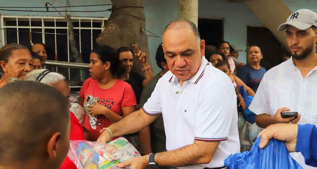 Comunidad de La Lucha y barrios aledaños agradecen al alcalde Carlos Pinedo por entrega de ayudas