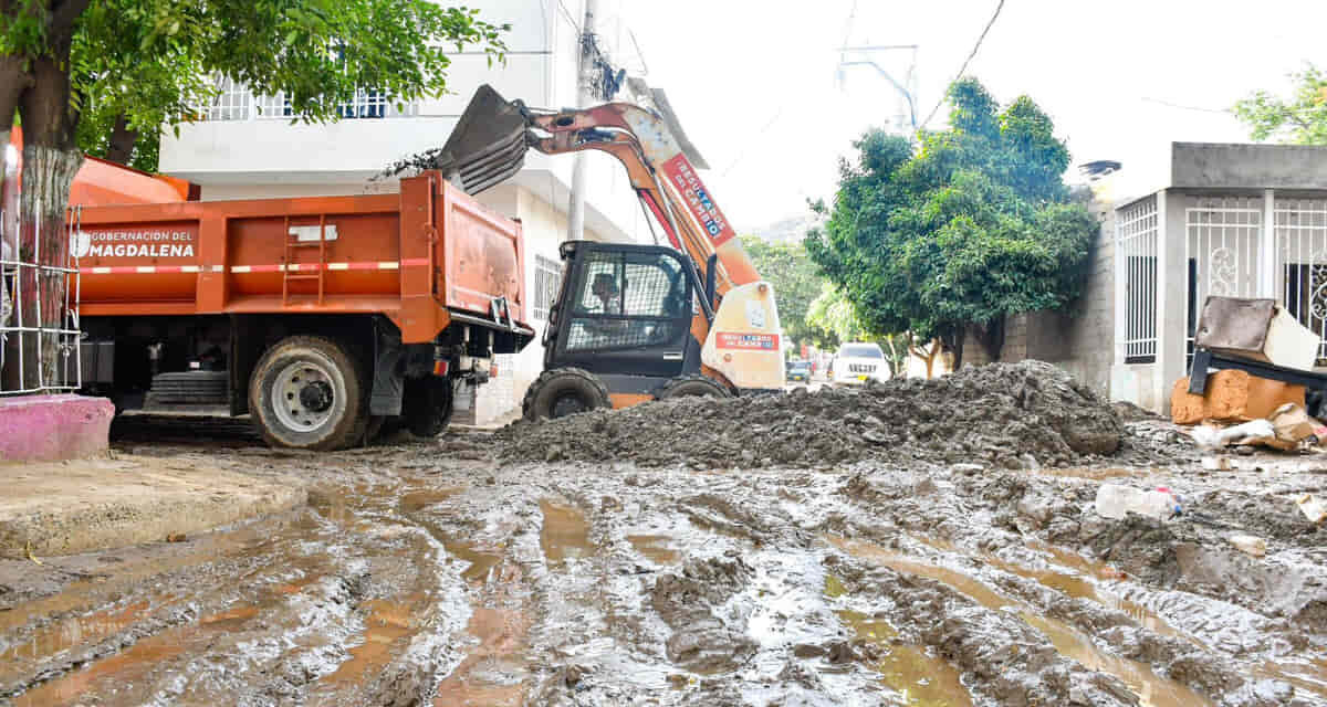 Equipos de la Gobernación ha retirado más de 16 toneladas de lodo en calles de Santa Marta