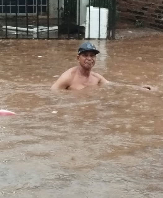 Gobernación desde el aguacero, en acción de apoyo por Santa Marta