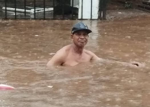 Gobernación desde el aguacero, en acción de apoyo por Santa Marta