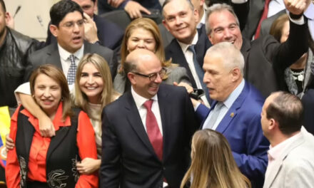 Estalla bomba al interior del gobierno Petro, tras elección de Carlos Camargo en la Corte Constitucional