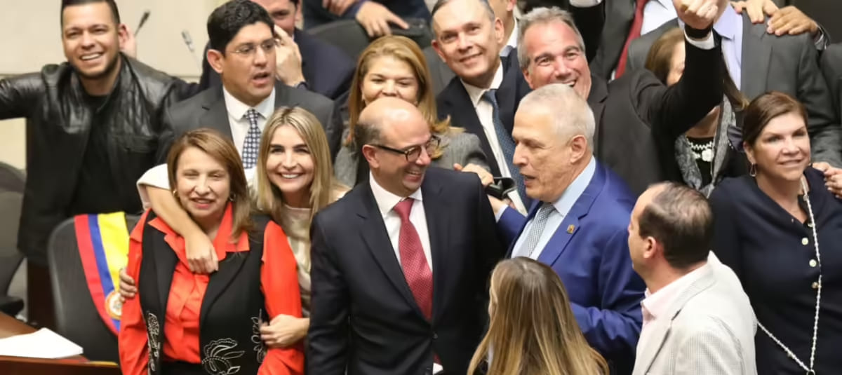 Estalla bomba al interior del gobierno Petro, tras elección de Carlos Camargo en la Corte Constitucional