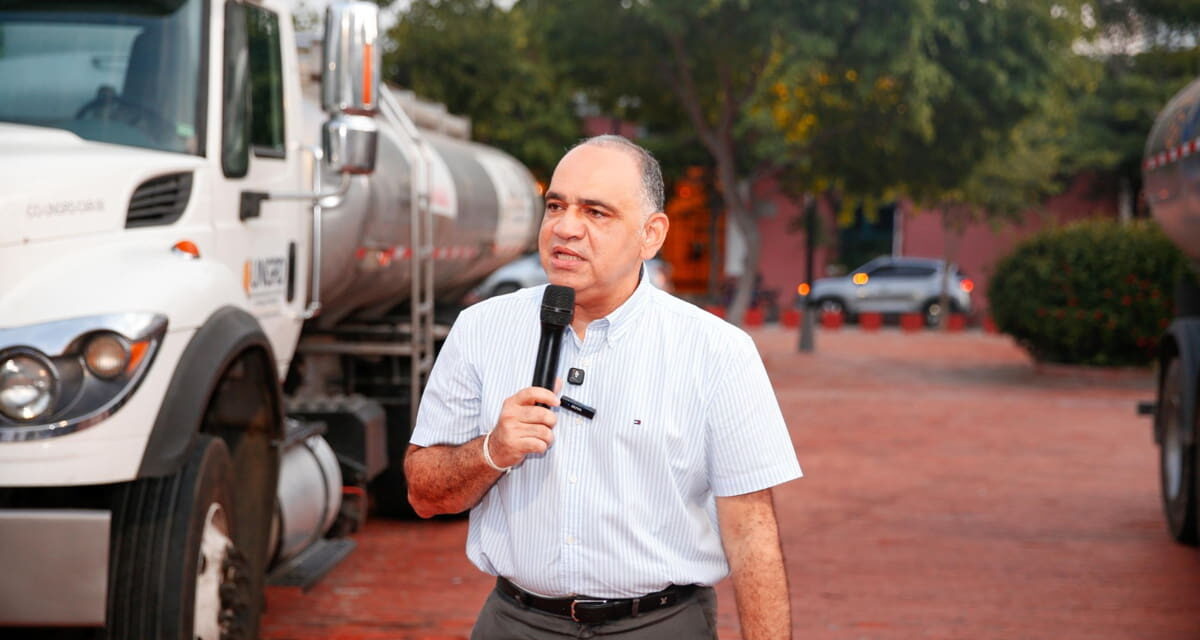UNGRD, sigue apoyando al gobierno Pinedo, entregó dos carrotanques para distribución de agua en Santa Marta