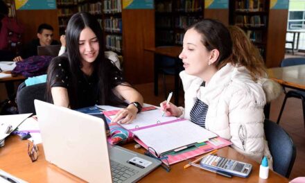 Oportunidades internacionales de educación: hay 123 plazas disponibles para que colombianos/as estudien con el apoyo de OEI y el ICETEX