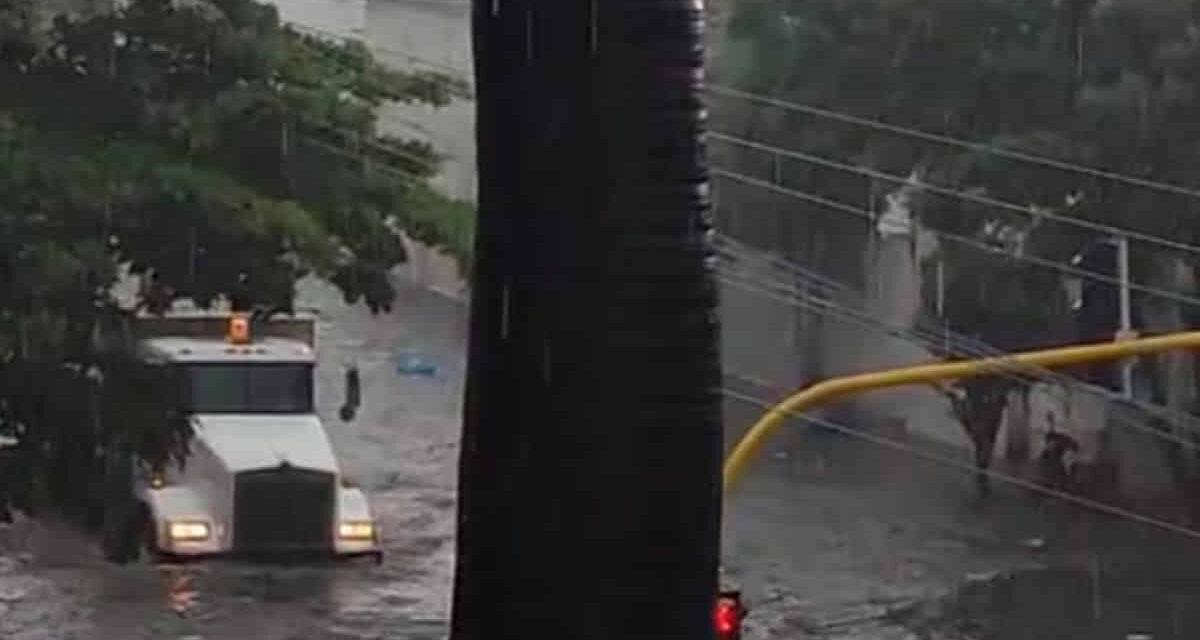 Aguacero provocado por el paso de la ‘Onda Tropical 98L’ por poco desbarata a Santa Marta