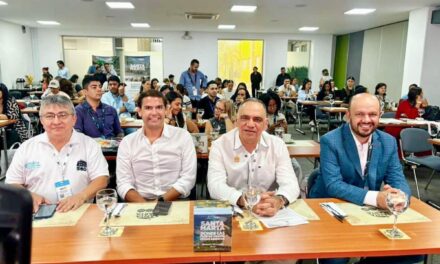 Alcalde Carlos Pinedo expuso la oferta turística: Santa Marta cautiva en Colombia Travel Expo 2025