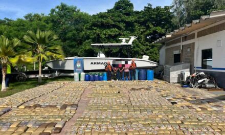 Tras operativo de búsqueda y reacción, Armada Nacional incauta una tonelada de marihuana en Mar Caribe