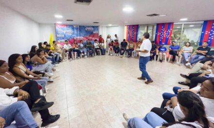 Rafael Noya recibe respaldo de los jóvenes, va al Mercado Público y propone seguridad, desarrollo y productividad
