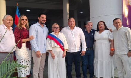 Ángela Cedeño: ¡No Te  Vistas Que No Vas!
