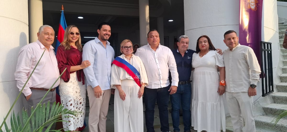 Ángela Cedeño: ¡No Te  Vistas Que No Vas!