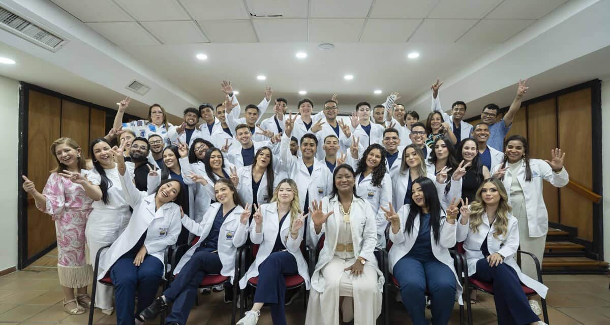 Nuevos médicos internos de UNIMAGDALENA inician el servicio profesional
