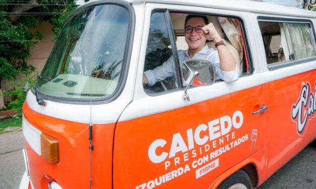 La Furgoneta de Carlos Caicedo empezó a recolectar firmas desde Montería
