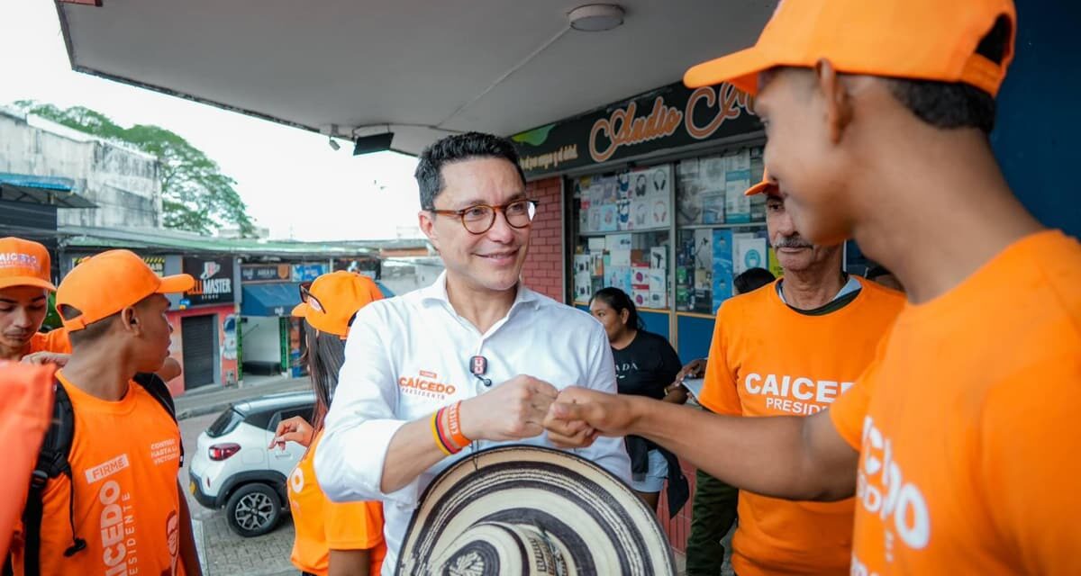 Titular de El Colombia, provoca que Caicedo le meta un derechazo a Sanguino