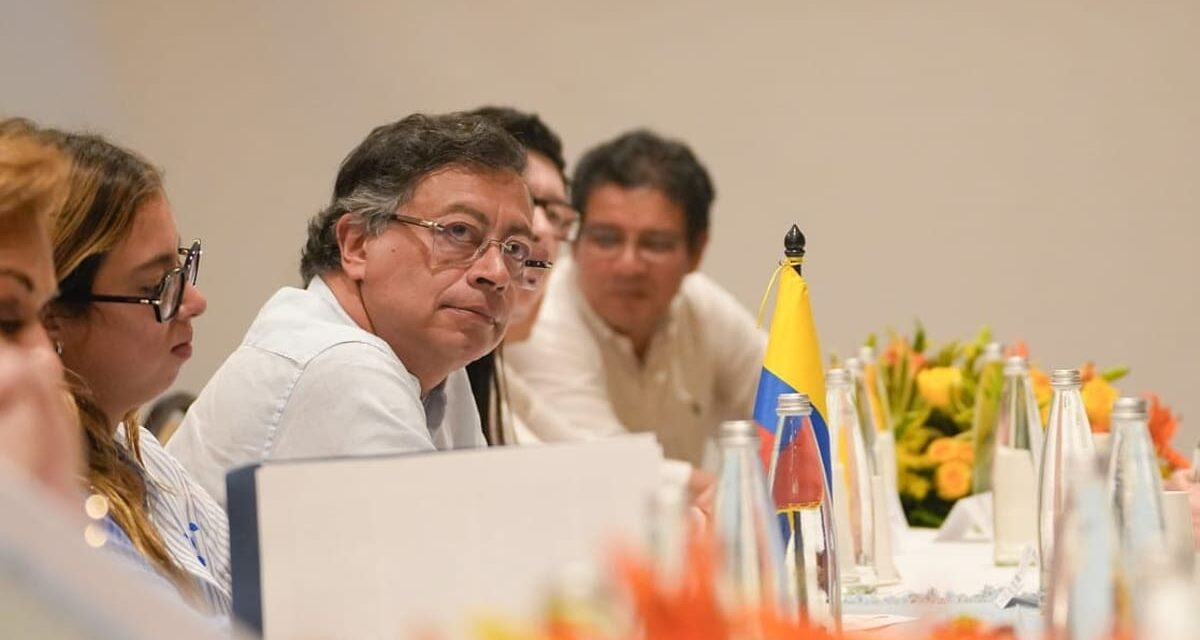 Final de la CELAC-UE termina dejando bien alto las tensiones Petro-Uribe