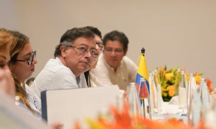 Final de la CELAC-UE termina dejando bien alto las tensiones Petro-Uribe