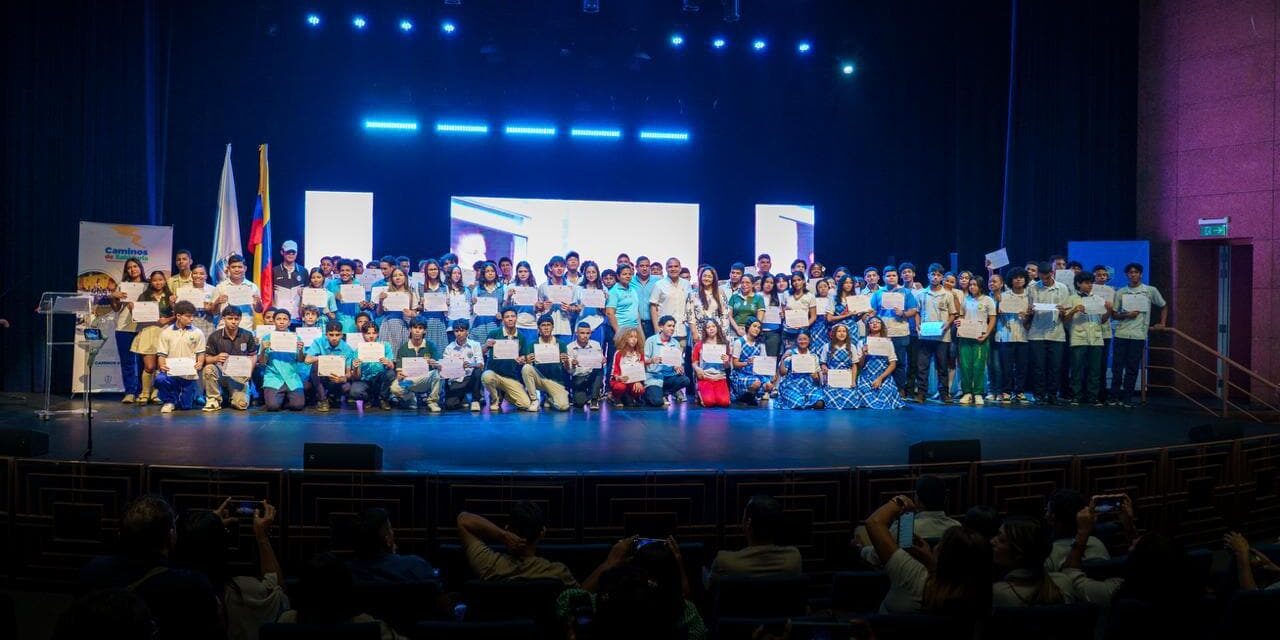 Con entrega de 100 becas, Alcaldía clausura programa “Caminos de Sabiduría” beneficiando a más de 1.200 estudiantes en Santa Marta