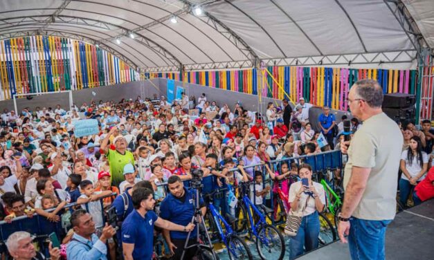 Carlos Pinedo cierra el año con  ‘Alcaldía al Barrio’ en María Cecilia dejando grandes  anuncios de obras