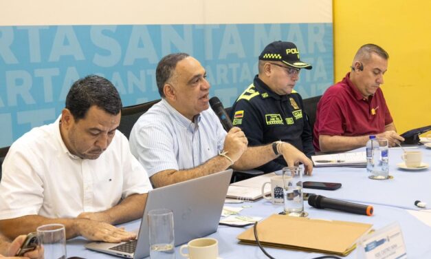 Alcalde Pinedo logra que en diciembre taxistas al volante y no a paro de protestas