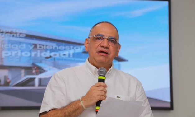 Alcalde Carlos Pinedo Cuello expuso avances en infraestructura, saneamiento básico e inversiones en Santa Marta