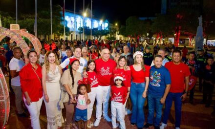 Alumbrado Navideño 2025 ya está a la vista, alcalde Pinedo invita a vivir esta época en sana paz y armonía