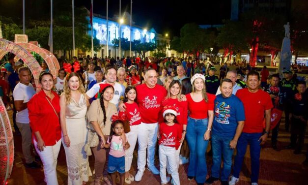 Alumbrado Navideño 2025 ya está a la vista, alcalde Pinedo invita a vivir esta época en sana paz y armonía