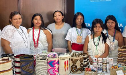 Alcaldía fortalece ingresos y visibilidad de mujeres tejedoras de la Sierra Nevada de Santa Marta