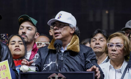 Plantón por la soberanía y el diálogo Petro-Trump