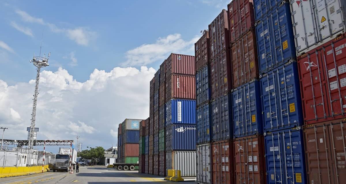 Gobierno colombiano aplicará un gravamen del 30 % a un grupo de productos provenientes de Ecuador