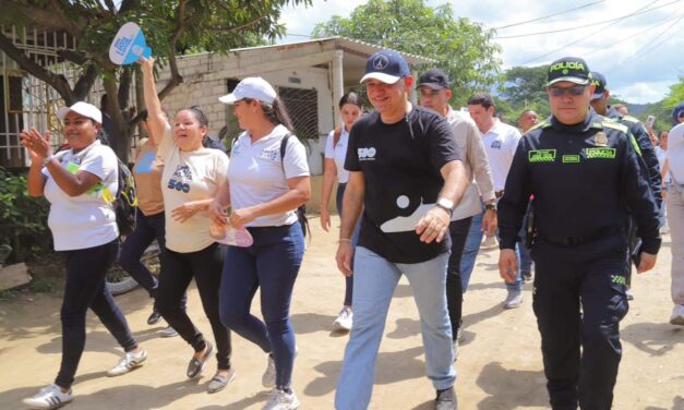 Carlos Pinedo la vuelve hacer, cumple el sueño de empezar  a construir una casa digna en  el 17 de Diciembre