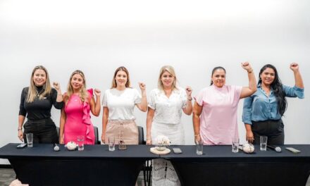 Carlos Caicedo elevado a la sexta potencia por las mujeres de Fuerza Ciudadana 