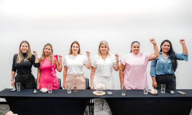 Carlos Caicedo elevado a la sexta potencia por las mujeres de Fuerza Ciudadana 
