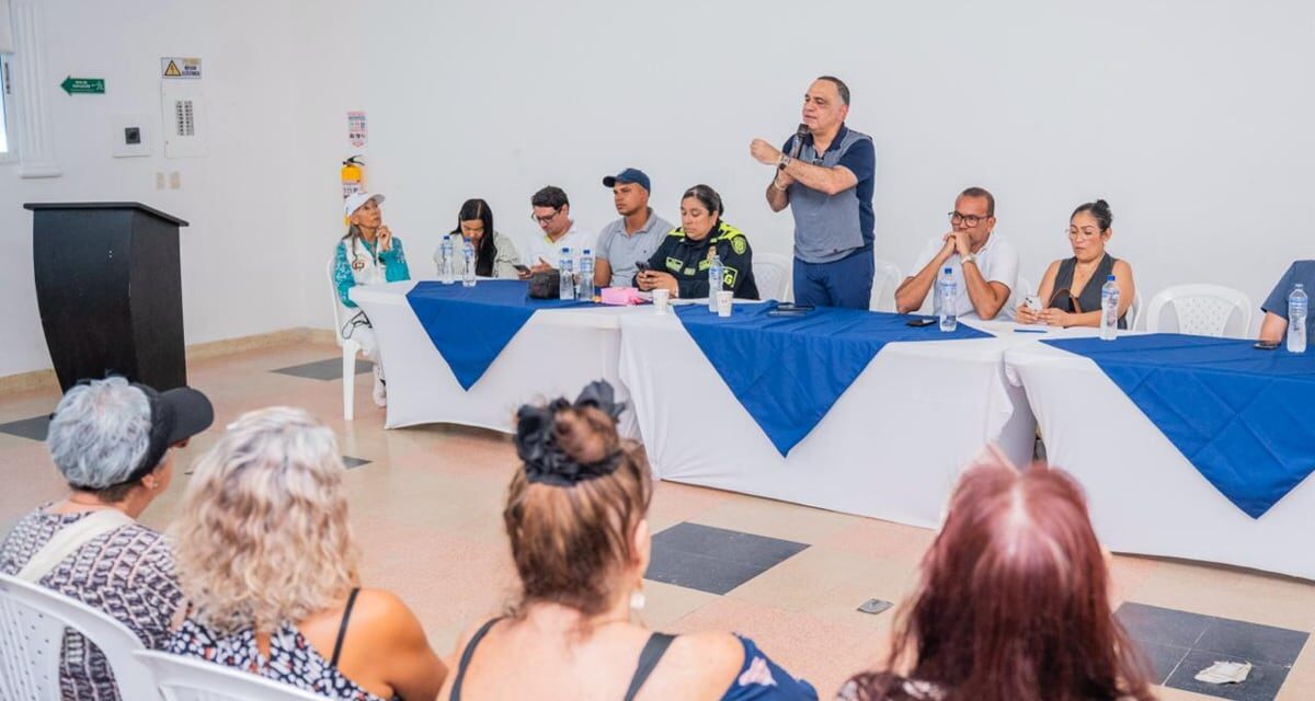 “Nuestro compromiso es recuperar El Rodadero”: Alcalde Carlos Pinedo ante líderes y comunidad del balneario