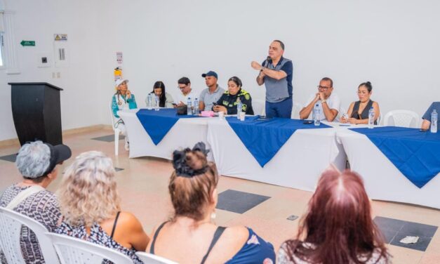 “Nuestro compromiso es recuperar El Rodadero”: Alcalde Carlos Pinedo ante líderes y comunidad del balneario