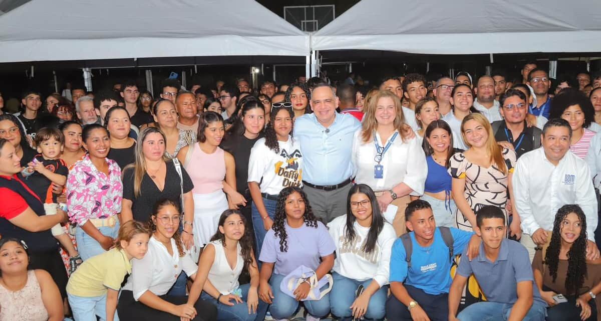 Alcalde Carlos Pinedo Cuello le dio la bienvenida a 630 estudiantes de la USM
